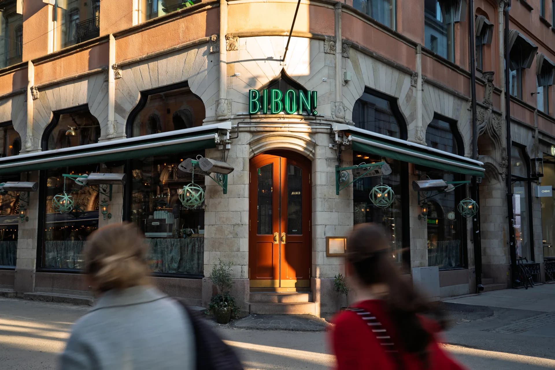 Bibons skylt på fasaden